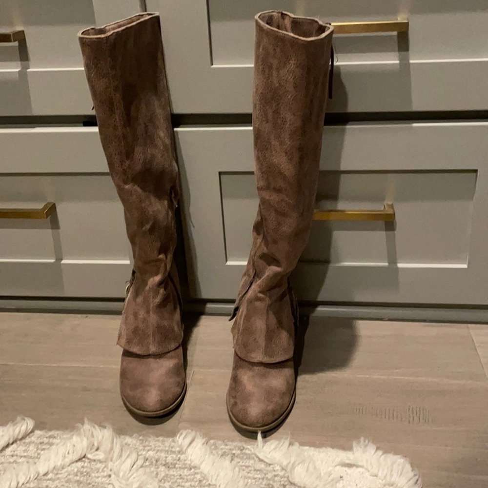 Super cute, faux leather, distressed zipper boots with lace detail